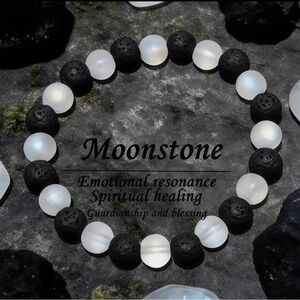 💎4/$20💎Moonstone & Black Lava Stone Bracelet